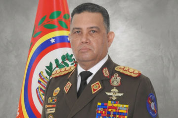 Delcy Rodr&iacute;guez ratifica al Ministro de la Defensa y hace cambios en la c&uacute;pula militar
