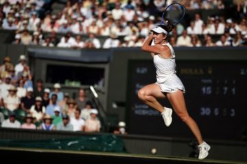 Linda Noskova gana Wimbledon tras derrotar en la final a su compatriota Muchova