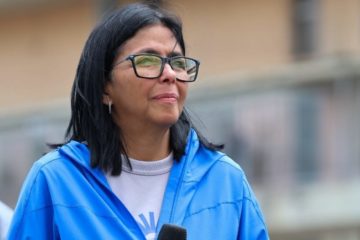 Delcy Rodr&iacute;guez pide ayuda a Jap&oacute;n, Per&uacute; y Chile para que env&iacute;en especialistas en infraestructuras