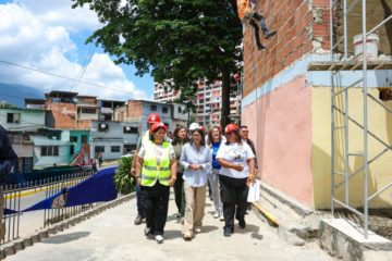 Venezuela ha inspeccionado m&aacute;s de 30.000 edificios despu&eacute;s del doble terremoto