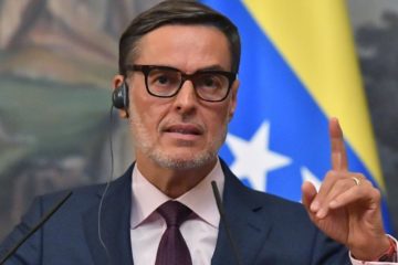Delcy Rodr&iacute;guez fusiona ministerios de Relaciones Exteriores y Comercio Exterior y pone al frente a F&eacute;lix Plasencia