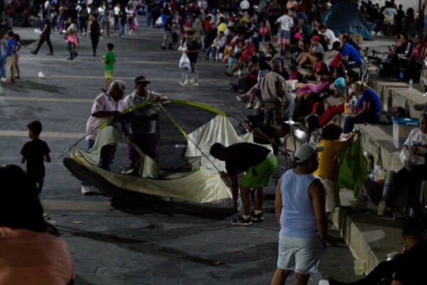 M&eacute;dicos sin Fronteras: 6.000 personas siguen acampadas en la calle a un mes del doble sismo