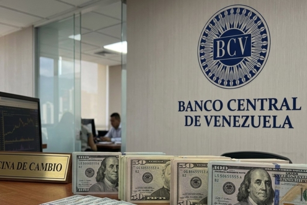 Bs.746,63 este #31Jul: D&oacute;lar oficial subi&oacute; casi 20% en julio y 150,43% en los &uacute;ltimos siete meses
