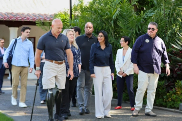 Delcy Rodr&iacute;guez evalu&oacute; con congresistas de EEUU agenda bilateral en temas de seguridad