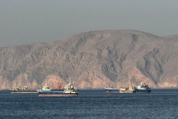 Ir&aacute;n responde a ataques de EEUU con bombardeos en el Golfo y declara el cierre del estrecho de Ormuz