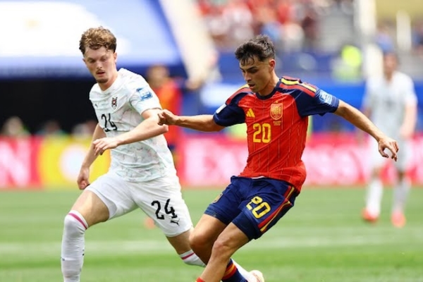 Espa&ntilde;a da un golpe de autoridad y se mete en los octavos de final de la Copa del Mundo