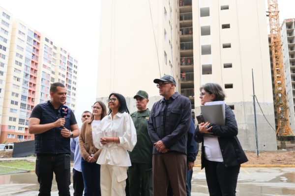 Delcy Rodr&iacute;guez entrega apartamentos de &laquo;Ciudad Tiuna&raquo; a 200 familias afectadas por terremotos