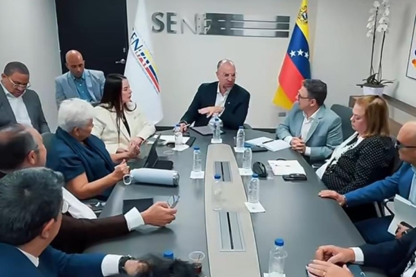 Rom&aacute;n Maniglia en reuni&oacute;n con sector empresarial: Proyectan simplificar tr&aacute;mites y ampliar base de contribuyentes