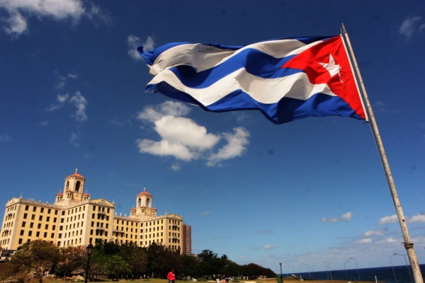 De gasolineras a farmacias: Cuba abre amplios sectores a la inversi&oacute;n privada
