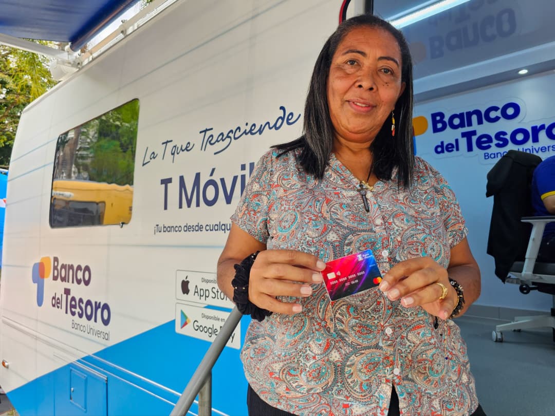 Banco del Tesoro despliega su oficina m&oacute;vil T-mueve &iexcl;Tu Banco sobre ruedas! en Caricuao