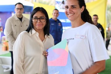 BDT entrega financiamientos a comerciantes afectados en La Guaira tras doble terremoto
