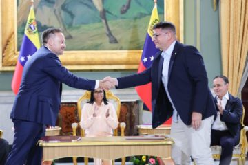Venezuela firma contrato con argentina IMPSA para culminar construcci&oacute;n de Central Hidroel&eacute;ctrica Tocoma