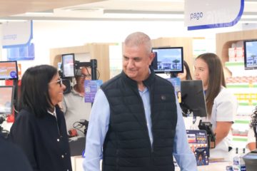 Ejecutivo nacional entrega 478 cr&eacute;ditos a emprendedores y comerciantes del sector formal en La Guaira