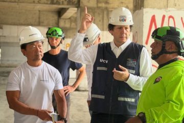 Ministro Francisco Garc&eacute;s y Kit Miyamoto inspeccionaron la Torre de David en Caracas