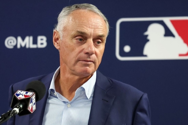 Comisionado de la MLB conf&iacute;a que habr&aacute; temporada en 2027 pese a negociaciones