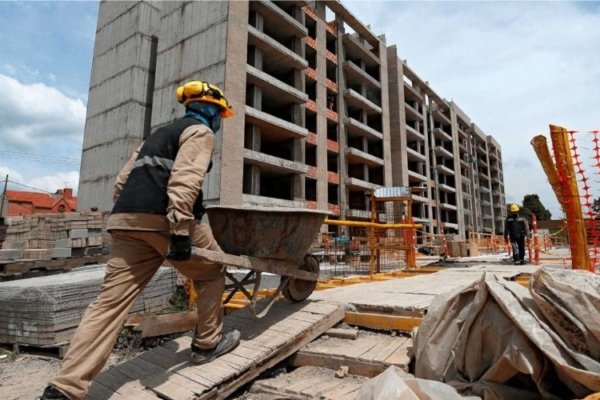 Venezuela anuncia un plan de formaci&oacute;n para trabajadores de la construcci&oacute;n tras sismos