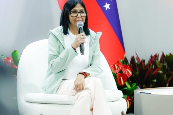 Delcy Rodr&iacute;guez: Simplificaci&oacute;n de tr&aacute;mites avanza para fortalecer el comercio exterior