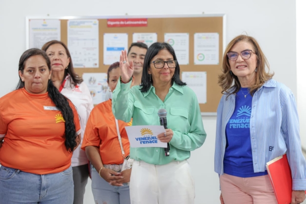 Delcy Rodr&iacute;guez anuncia reparaci&oacute;n de 13.000 viviendas afectadas por los terremotos