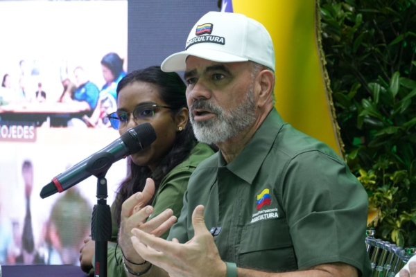 Ministro Padrino L&oacute;pez solicit&oacute; auditor&iacute;as en la distribuci&oacute;n de combustible para sector agr&iacute;cola