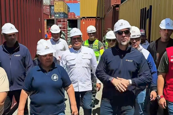 Seniat verifica reactivaci&oacute;n del Puerto La Guaira tras los sismos de junio