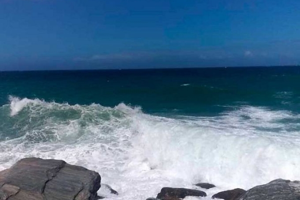 Limitan acceso a playas de La Guaira y eval&uacute;an planes para trabajadores tur&iacute;sticos