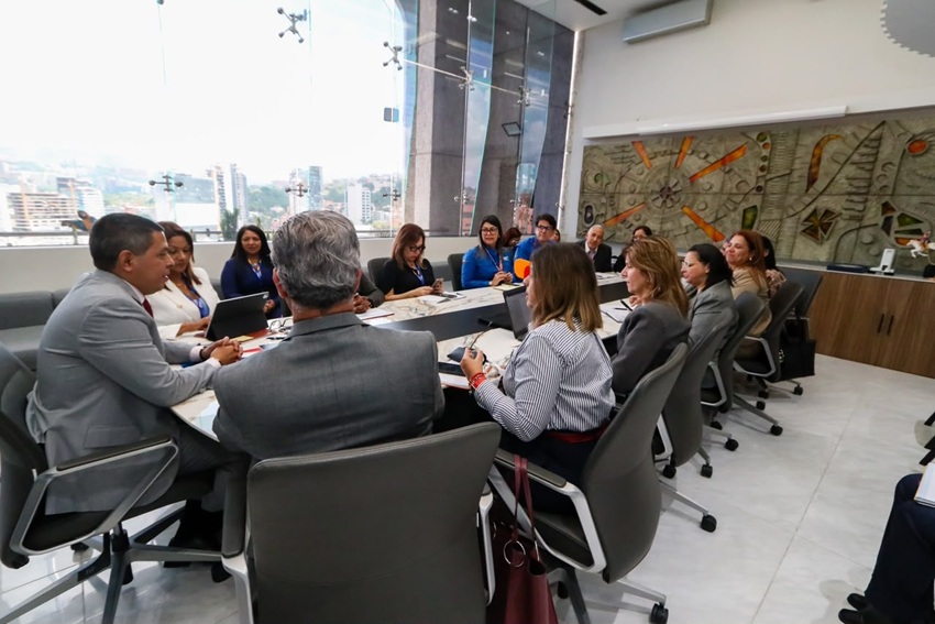 Banca pública y privada realizan mesa de trabajo para evaluar avances del Plan Venezuela Renace