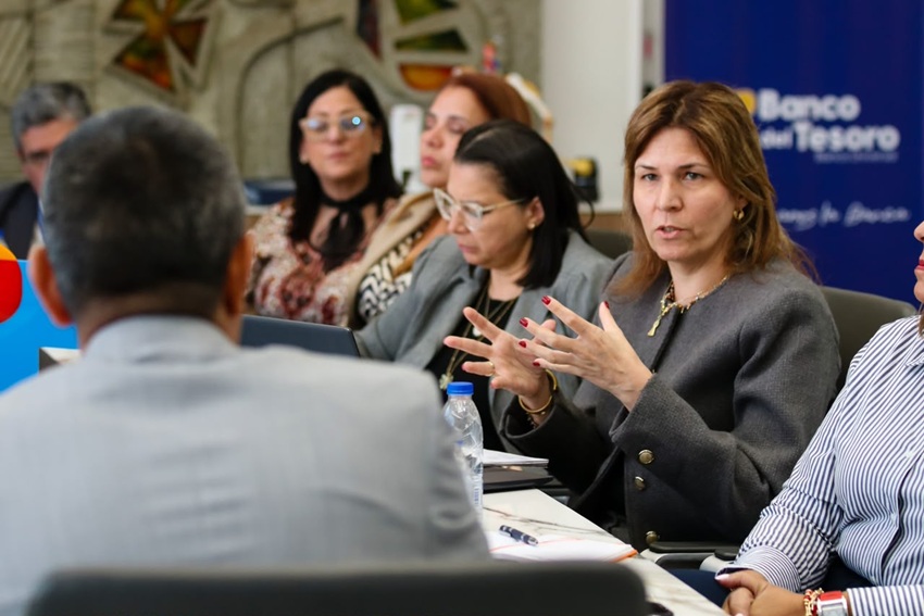 Banca pública y privada realizan mesa de trabajo para evaluar avances del Plan Venezuela Renace