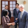 Delcy Rodr&iacute;guez se reuni&oacute; Colin Dick: &laquo;Venezuela y Reino Unido abren un nuevo cap&iacute;tulo en sus relaciones bilaterales&raquo;