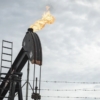 El petr&oacute;leo de Texas cierra en 101,39 d&oacute;lares tras intensificarse la guerra en mar Rojo