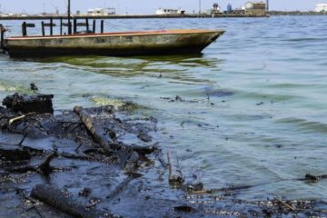 Denuncian &laquo;alarmante incremento&raquo; de derrames petroleros y fugas de gas en el Lago de Maracaibo