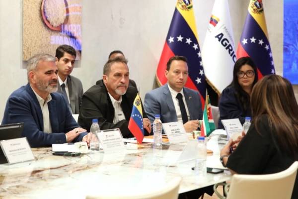 Padrino L&oacute;pez present&oacute; oferta agroexportable de Venezuela a Suriname