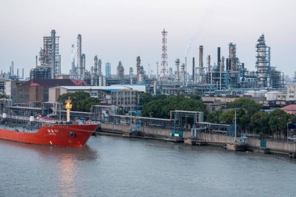 Refiner&iacute;as privadas chinas podr&iacute;an reducir producci&oacute;n tras ca&iacute;da de la demanda de importaci&oacute;n de crudo