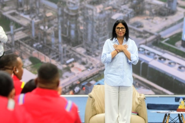 Delcy Rodr&iacute;guez denuncia sabotaje al sistema el&eacute;ctrico en protesta por acuerdos petroleros