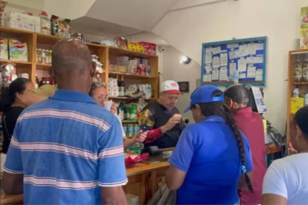 Cr&eacute;ditos entregados a comerciantes formales en La Guaira suman US$20 millones, indica gobernador