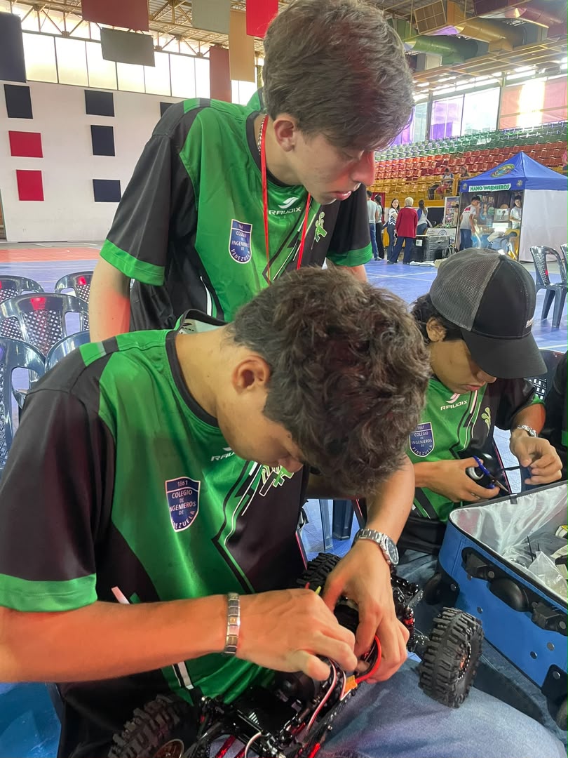 Club de Robótica de la Universidad Monteávila se titula campeón en el TechnoXian Venezuela 2026