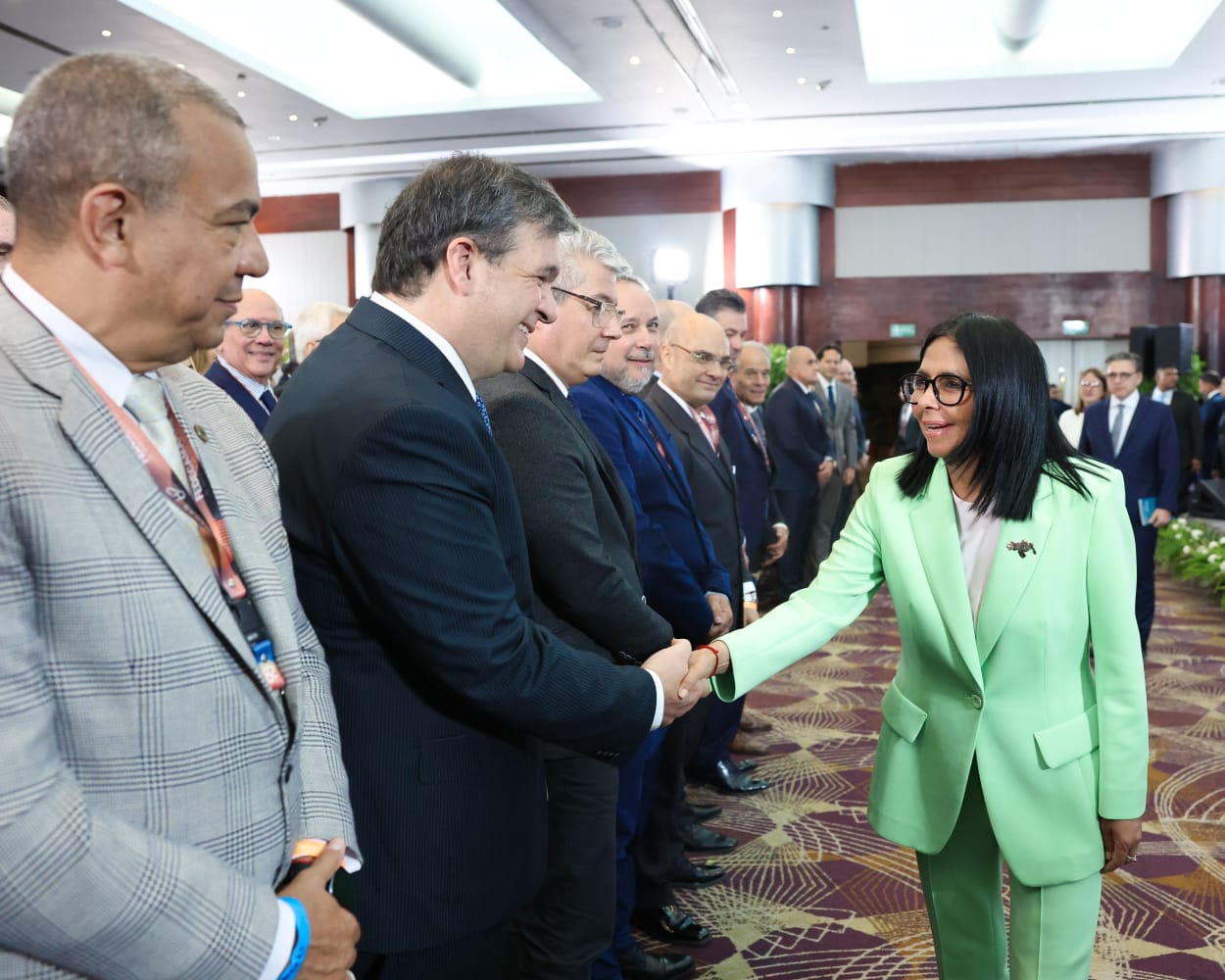 Delcy Rodríguez descarta la dolarización: «La soberanía monetaria es esencial para el crecimiento económico»