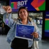 BDT entrega primeros cr&eacute;ditos del Plan Venezuela Renace a familias afectadas por el terremoto