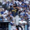 Jackson Chourio marca la pauta en postemporada de la MLB