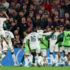 El Real Madrid derrota al Barcelona con un doblete de Kylian Mbapp&eacute;