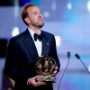 Harry Kane se corona con el Bal&oacute;n de Oro: &laquo;Es un honor recibir este premio aqu&iacute; en Londres&raquo;
