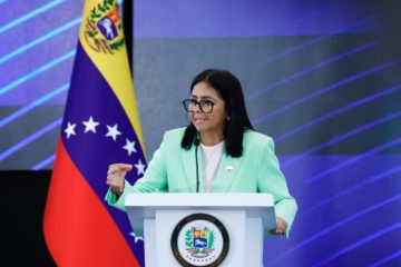 Delcy Rodr&iacute;guez descarta la dolarizaci&oacute;n: &laquo;La soberan&iacute;a monetaria es esencial para el crecimiento econ&oacute;mico&raquo;