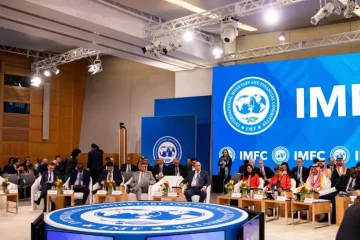 Autoridades econ&oacute;micas hablan de inflaci&oacute;n y deuda en el foro del FMI y el Banco Mundial