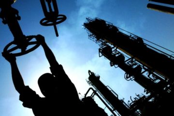 Proponen instalaci&oacute;n de gabarras petroleras de autogeneraci&oacute;n energ&eacute;tica que aporten 1.500 megavatios al pa&iacute;s