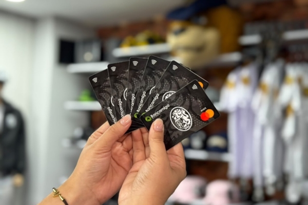 Bancamiga celebra el orgullo caraquista con su Tarjeta de D&eacute;bito de los Leones del Caracas