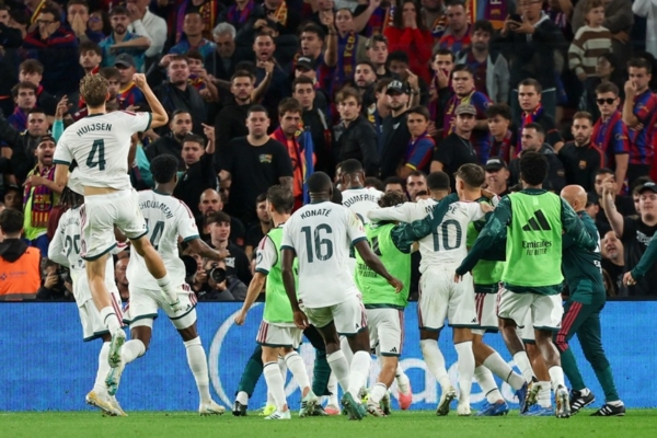 El Real Madrid derrota al Barcelona con un doblete de Kylian Mbapp&eacute;