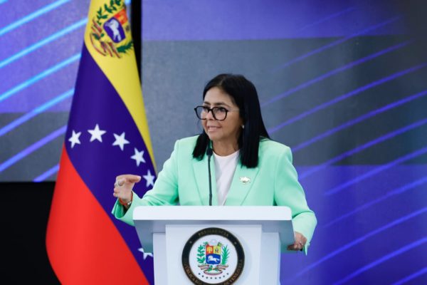 Delcy Rodr&iacute;guez descarta la dolarizaci&oacute;n: &laquo;La soberan&iacute;a monetaria es esencial para el crecimiento econ&oacute;mico&raquo;