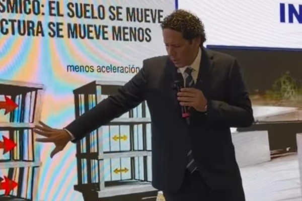 Ministro Garc&eacute;s plantea crear nuevas normas de construcci&oacute;n y profundizar la gesti&oacute;n de riesgo