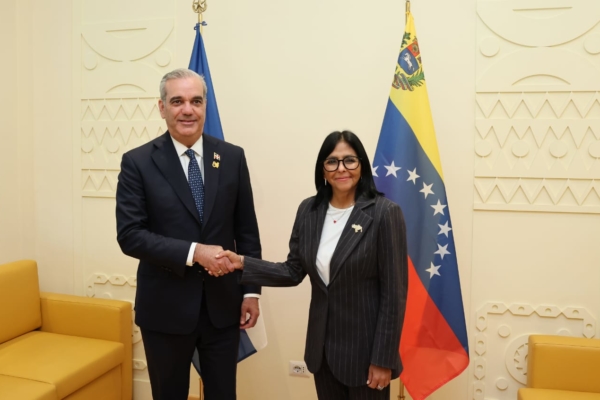 Venezuela y Rep&uacute;blica Dominicana eval&uacute;an reanudar las compras directas de combustibles