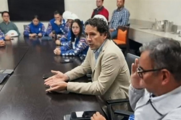 Ministro Garc&eacute;s y vicepresidente de Obras P&uacute;blicas llegan a Panam&aacute; para brindar asistencia t&eacute;cnica tras terremoto