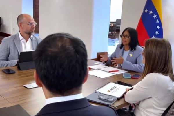 Delcy Rodr&iacute;guez suspende uso obligatorio de m&aacute;quinas fiscales y anuncia reducci&oacute;n de la lista de contribuyentes especiales